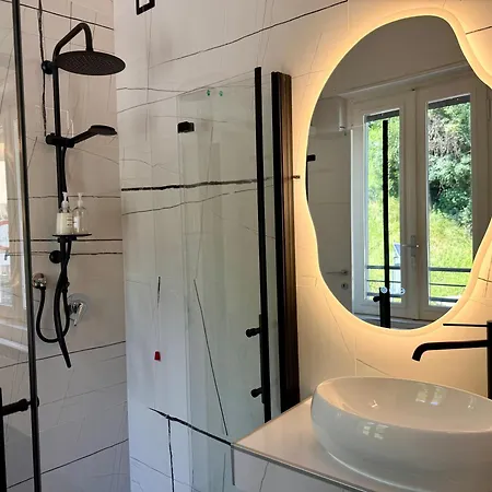 Rivers Retreat - Five Design לקו